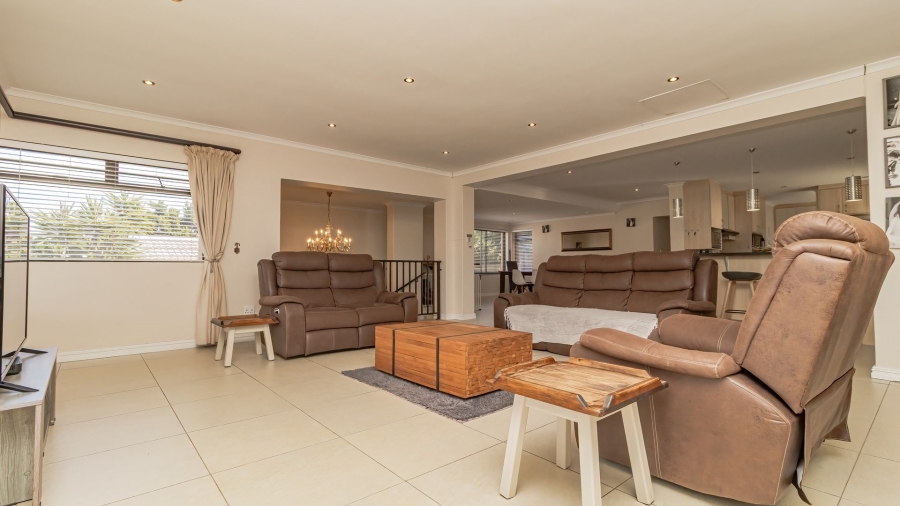 4 Bedroom Property for Sale in Flamingo Vlei Western Cape